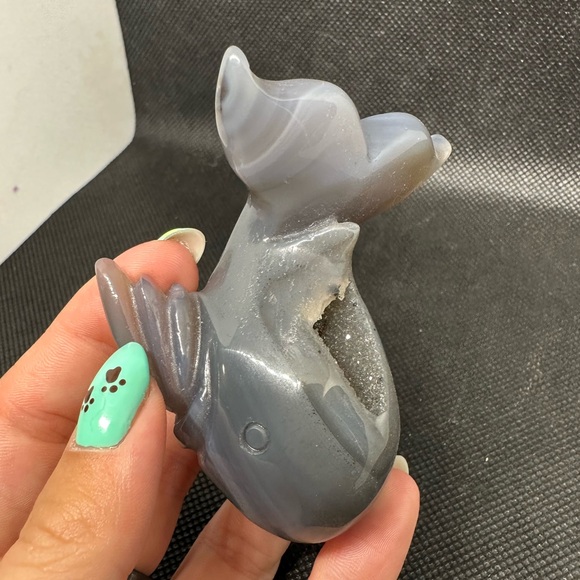 Agate Whale - Picture 2 of 7